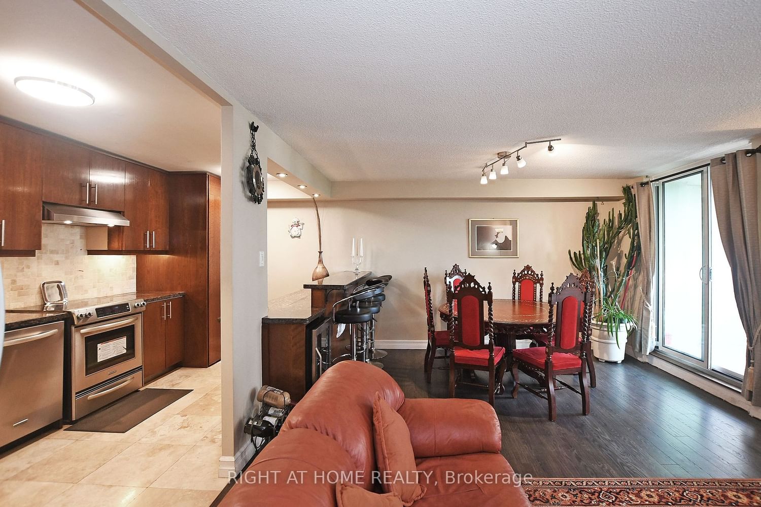 60 Inverlochy Blvd, unit 806 for sale - image #12