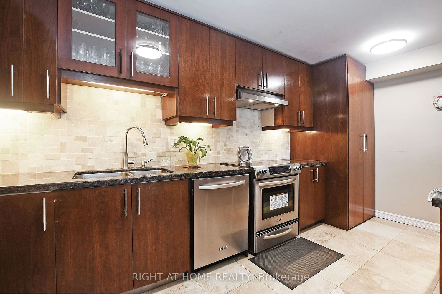 60 Inverlochy Blvd, unit 806 for sale - image #14