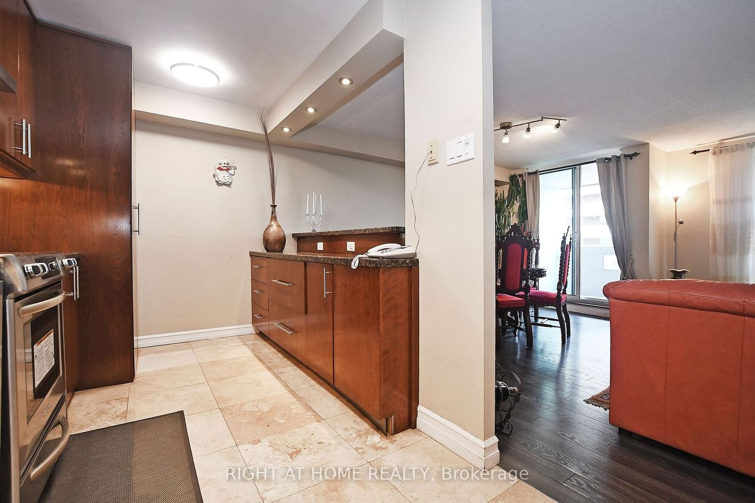 60 Inverlochy Blvd, unit 806 for sale - image #15