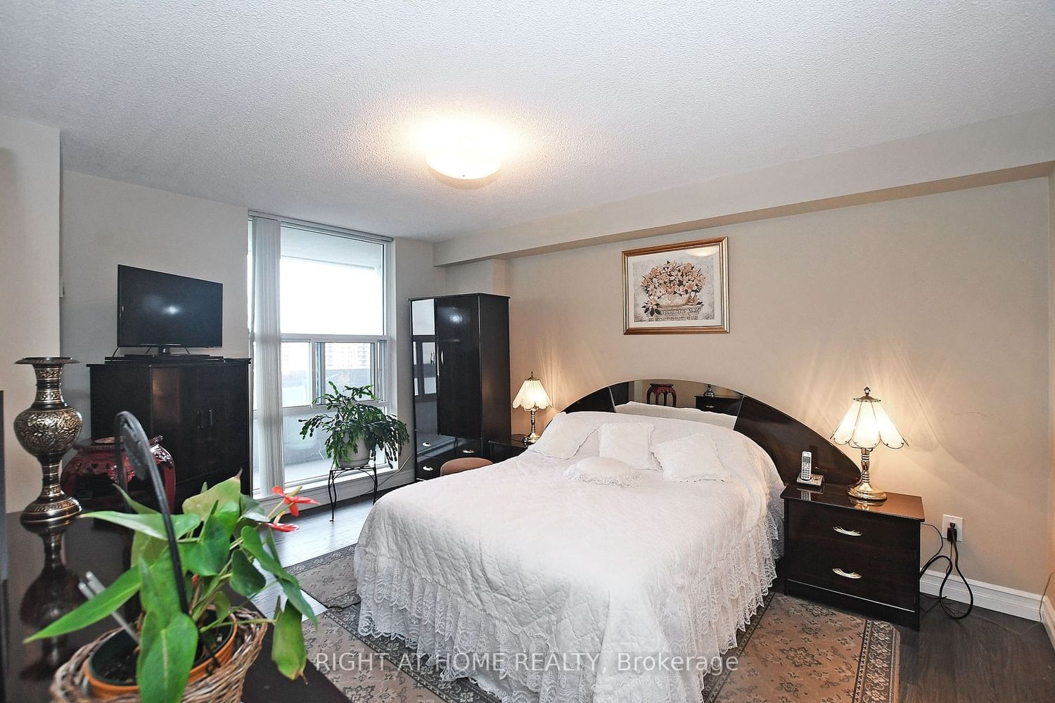 60 Inverlochy Blvd, unit 806 for sale - image #24