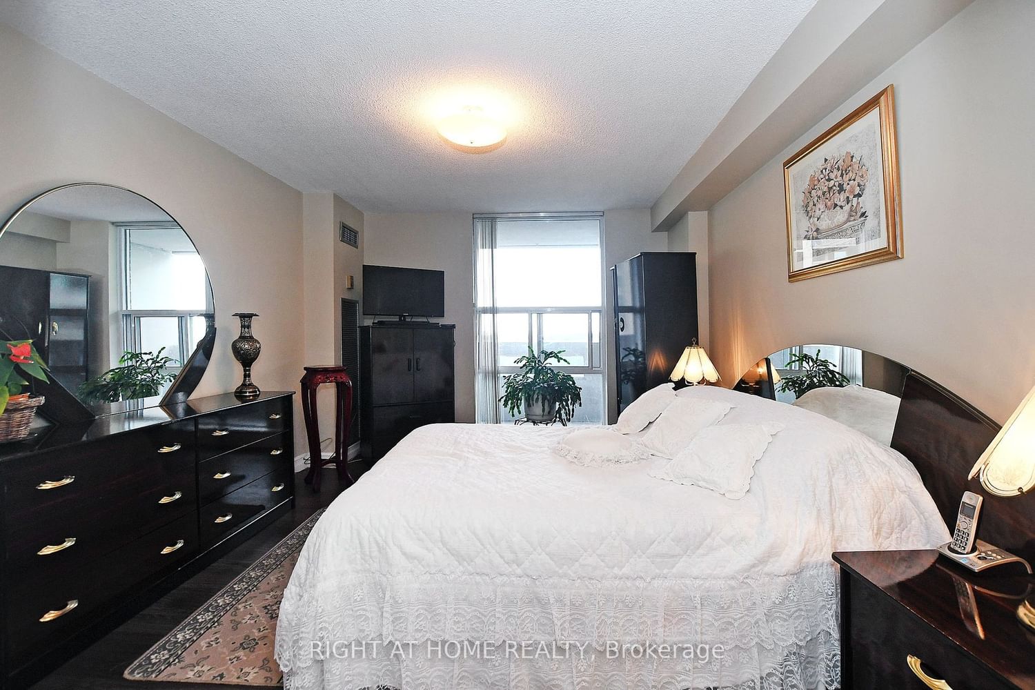 60 Inverlochy Blvd, unit 806 for sale - image #25