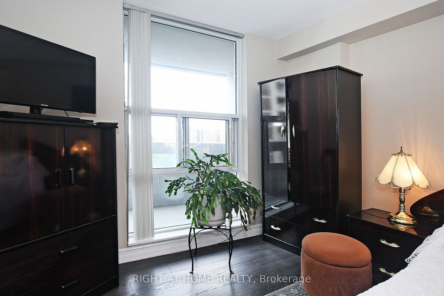 60 Inverlochy Blvd, unit 806 for sale - image #27