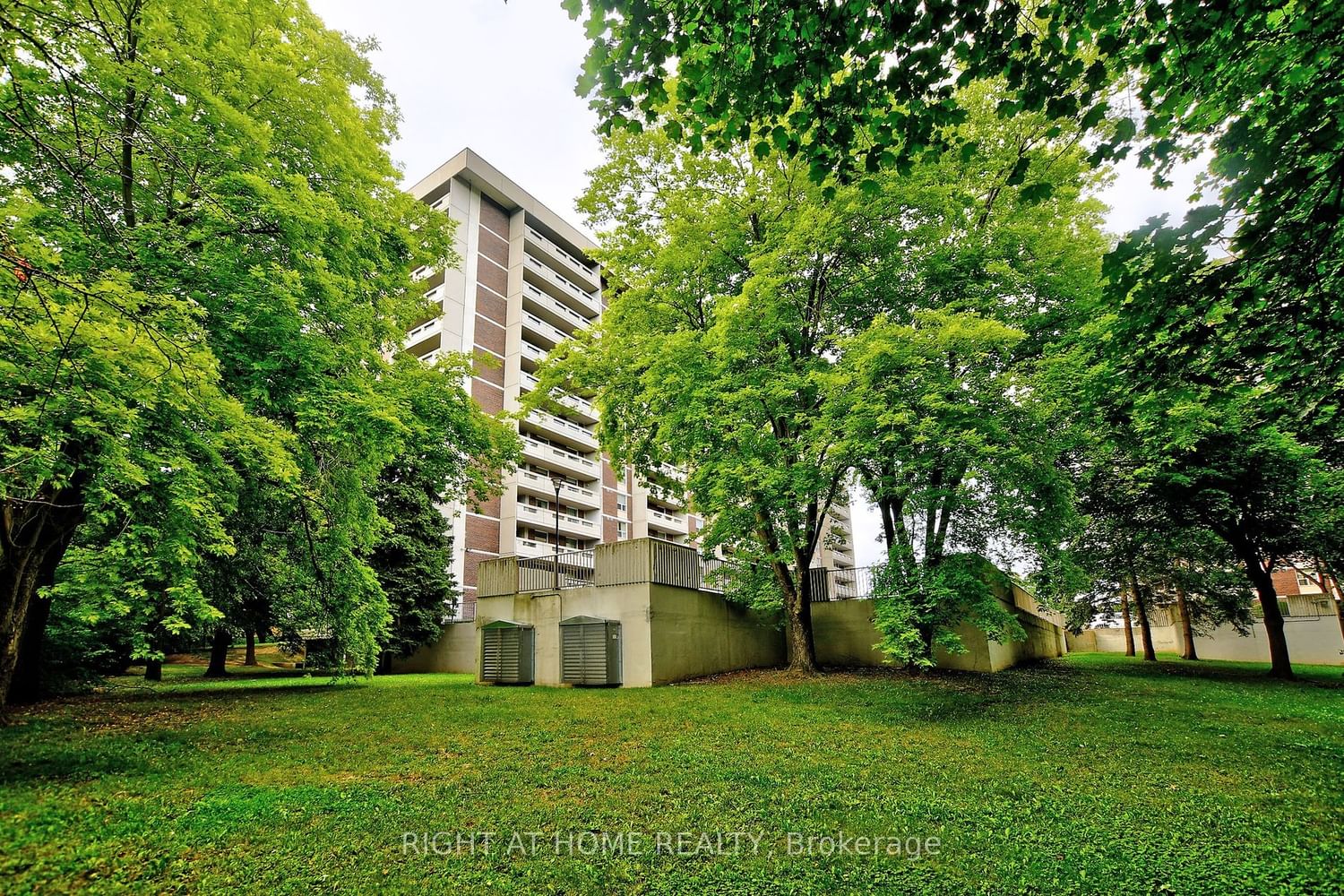 60 Inverlochy Blvd, unit 806 for sale - image #35