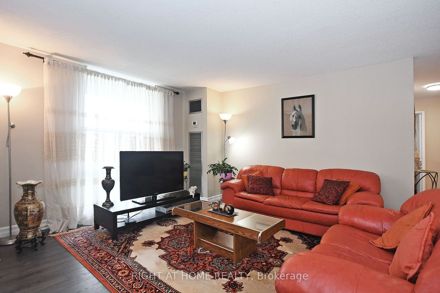 60 Inverlochy Blvd, unit 806 for sale - image #9