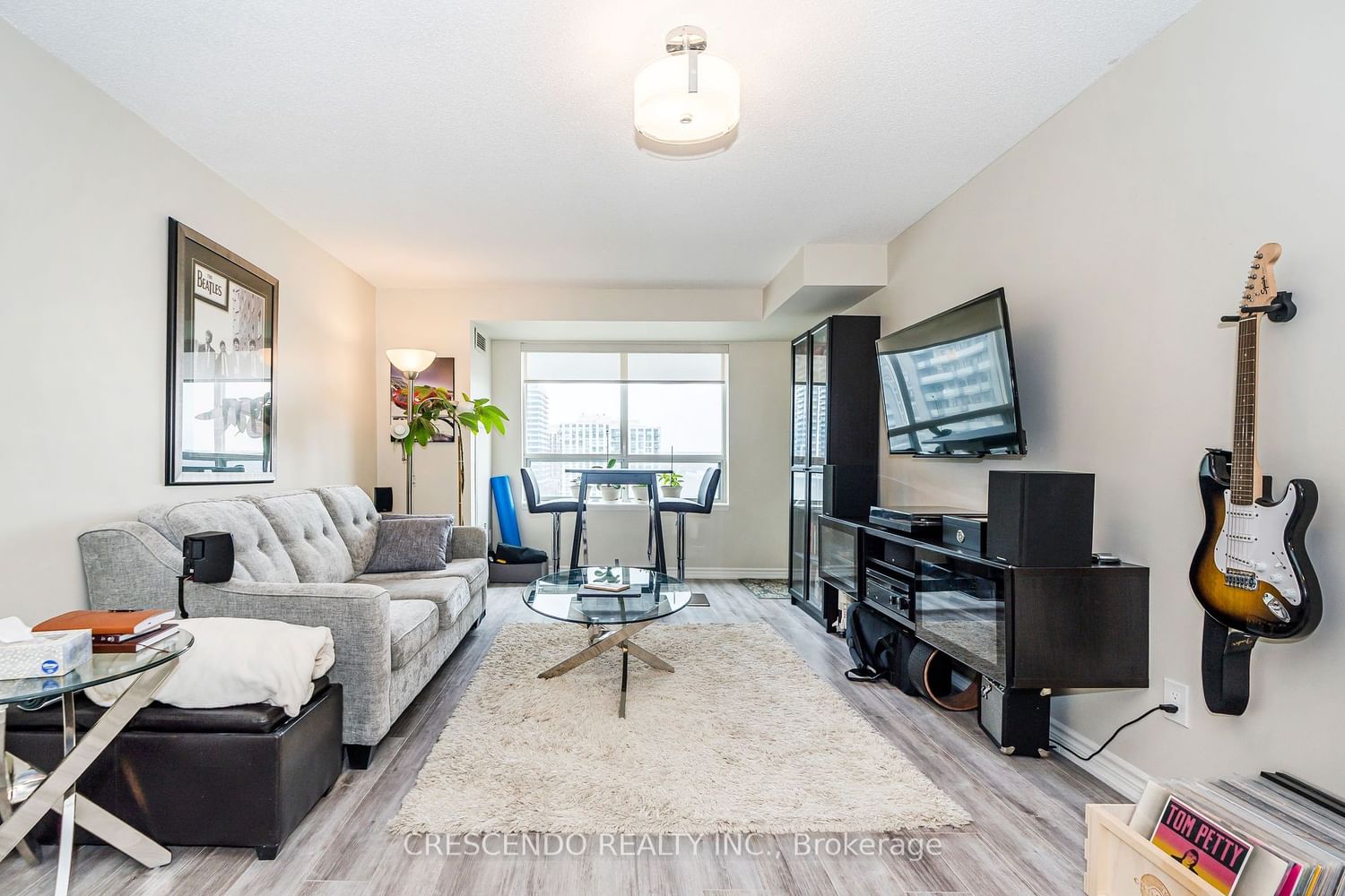 39 Oneida Cres, unit 813 for sale - image #5