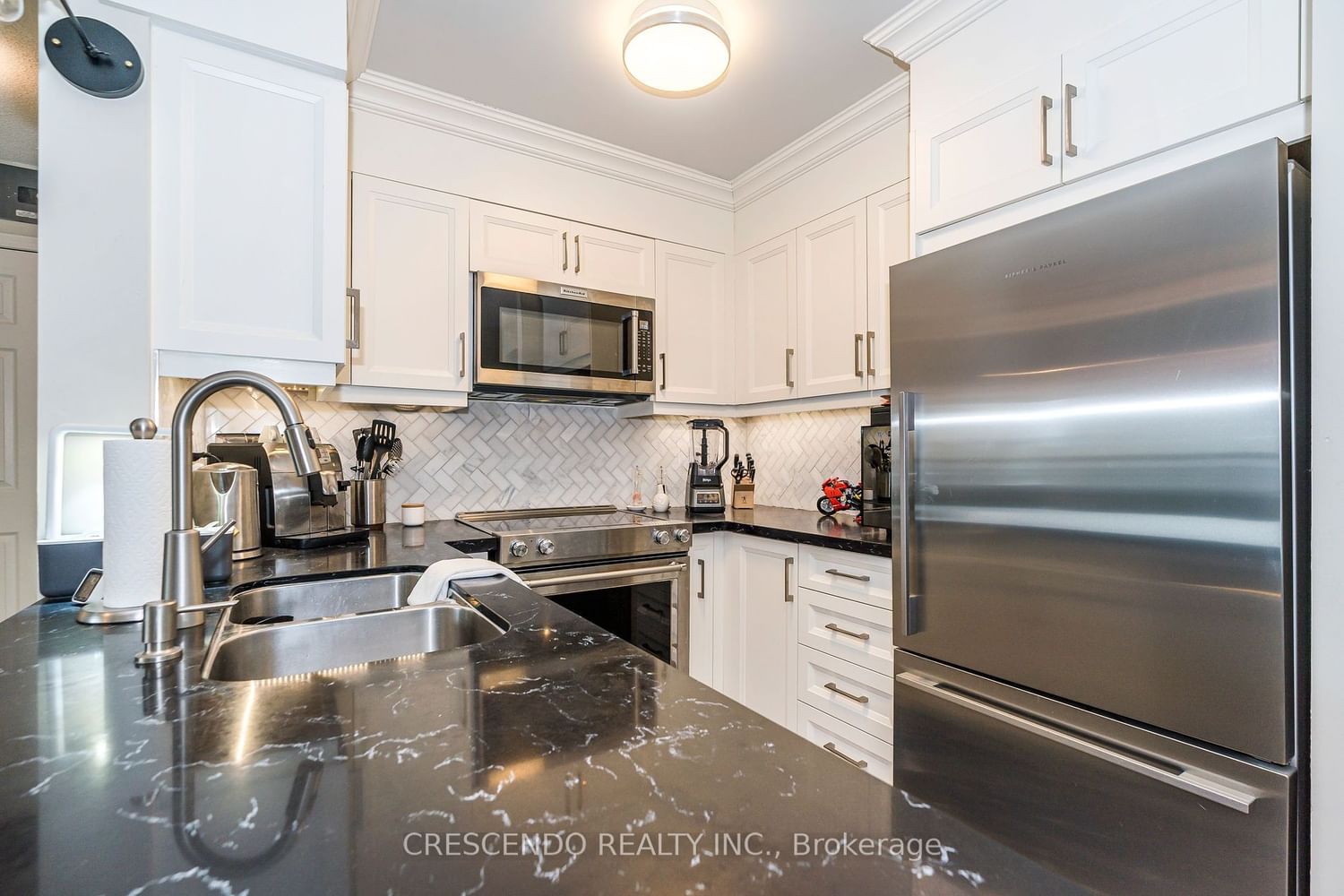 39 Oneida Cres, unit 813 for sale - image #9