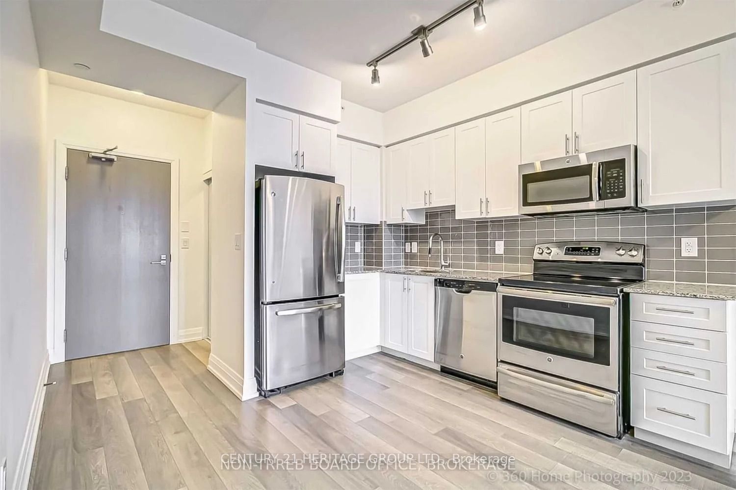 7165 Yonge St, unit 1711 for sale