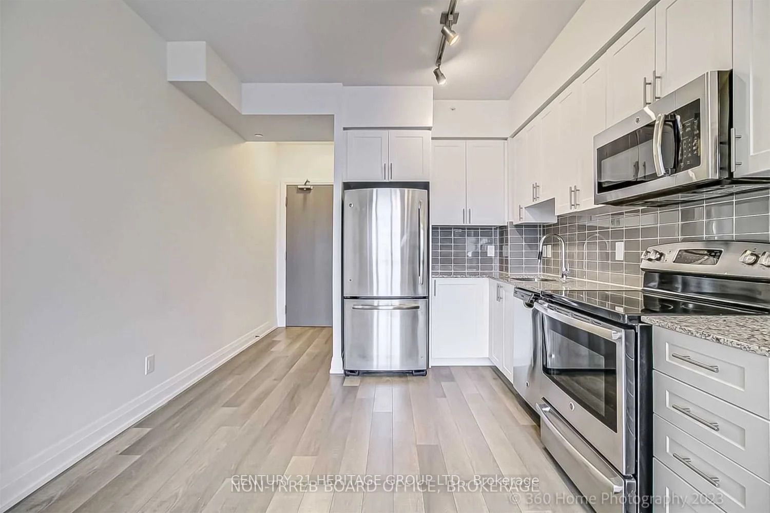 7165 Yonge St, unit 1711 for sale