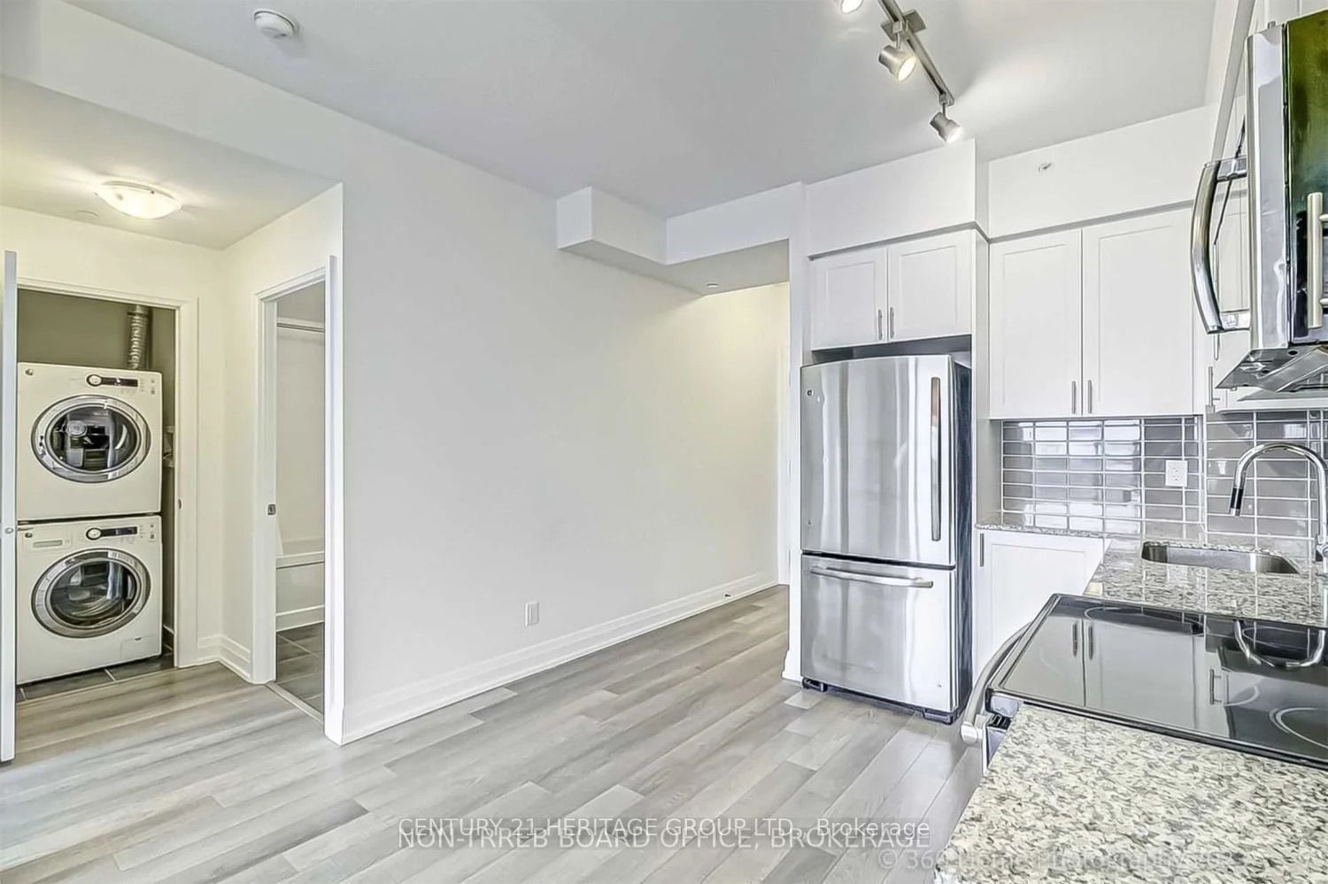 7165 Yonge St, unit 1711 for sale