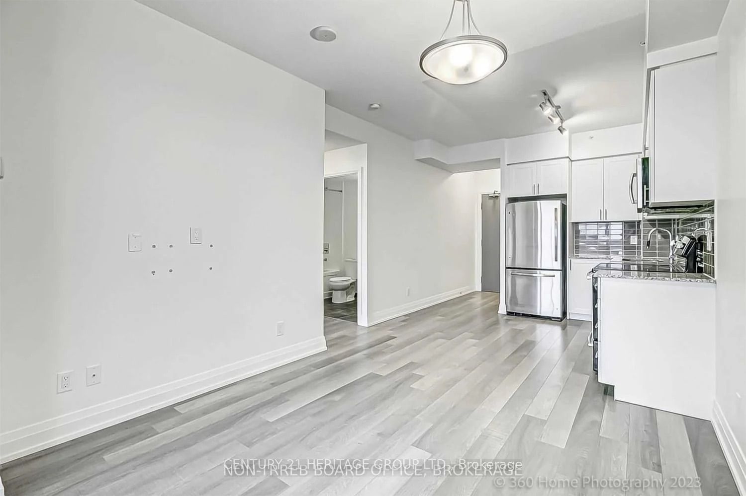 7165 Yonge St, unit 1711 for sale