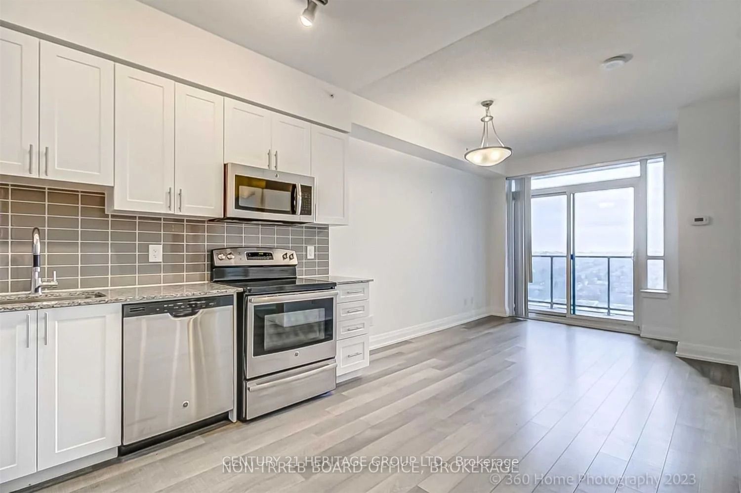 7165 Yonge St, unit 1711 for sale