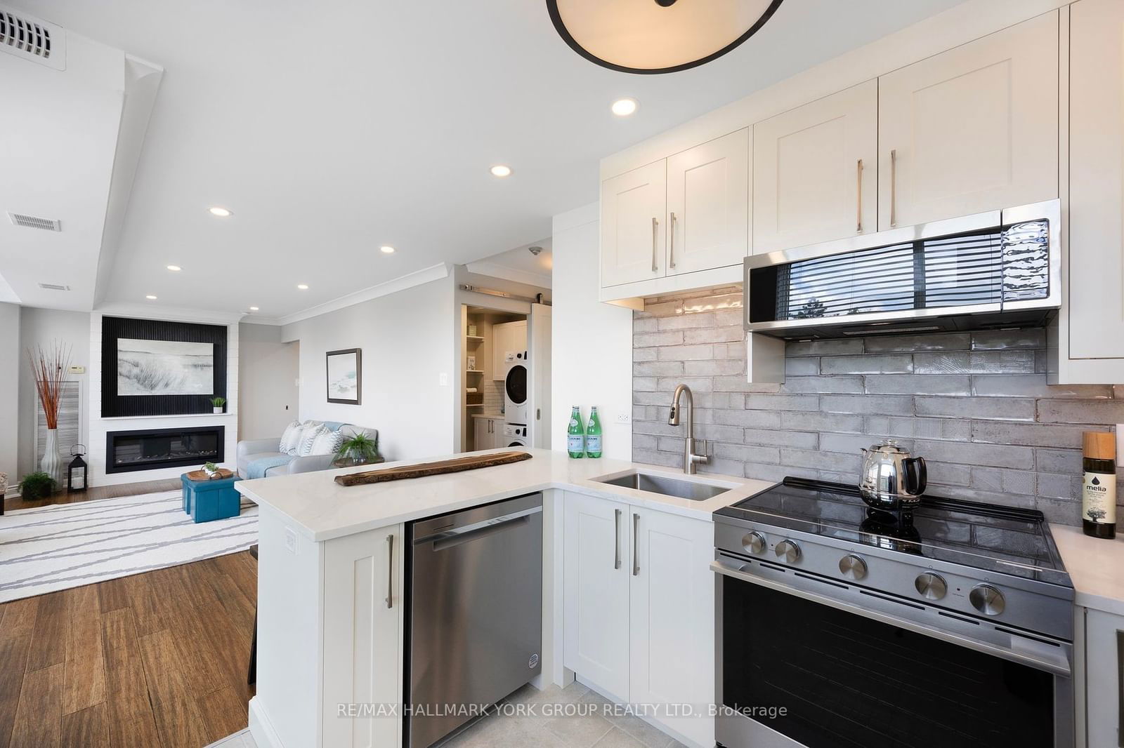 14924 Yonge St, unit 205 for sale - image #7