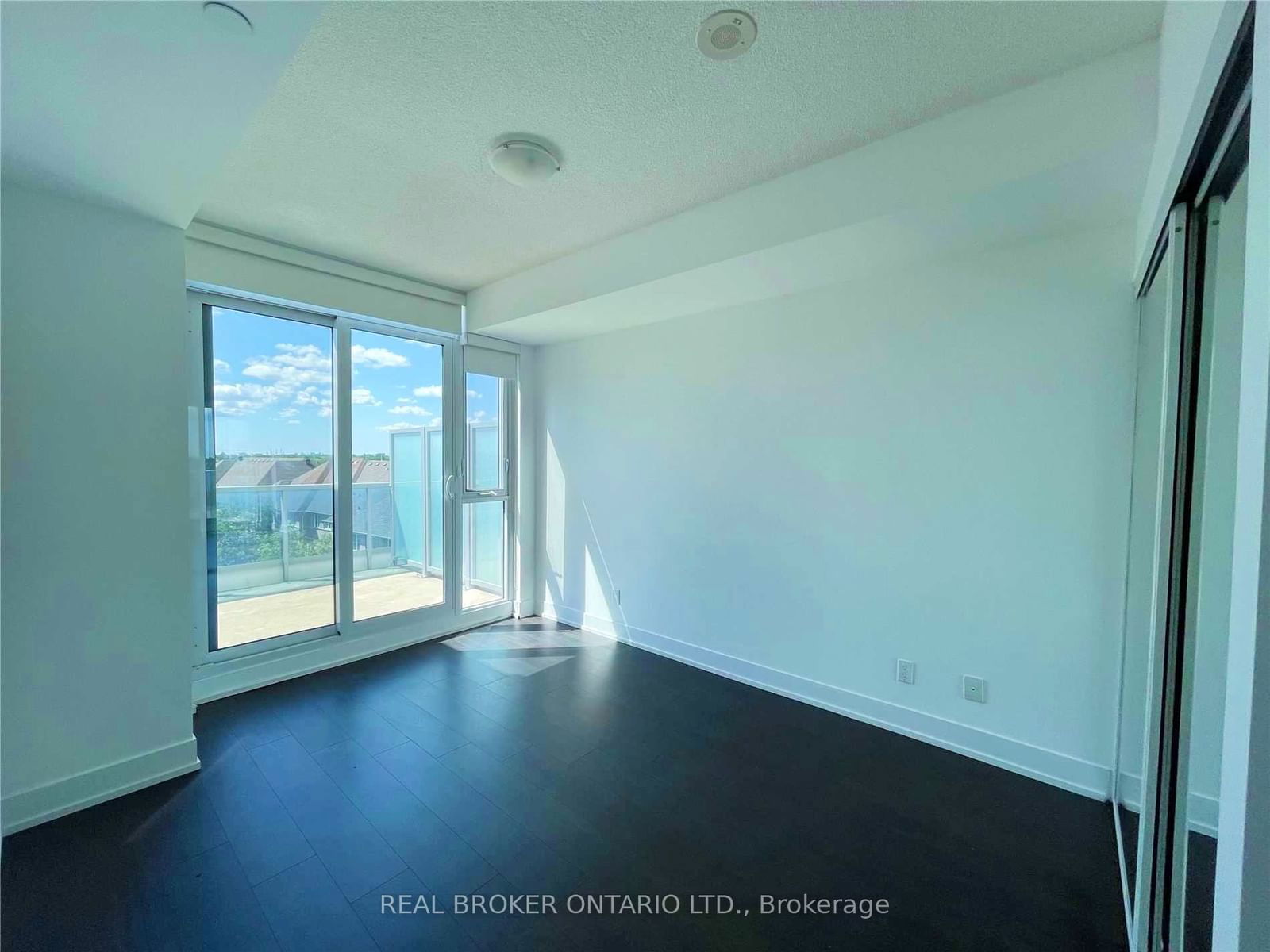 9471 Yonge St, unit 553 for sale