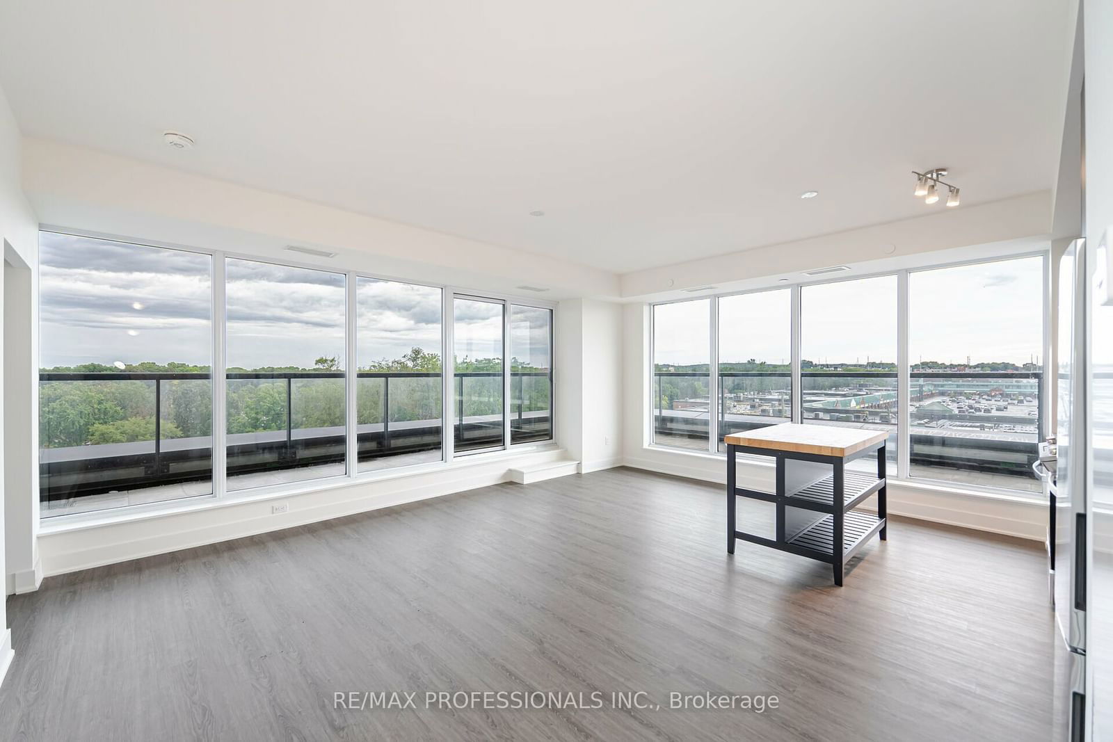 185 Deerfield Rd, unit 504 for sale - image #6