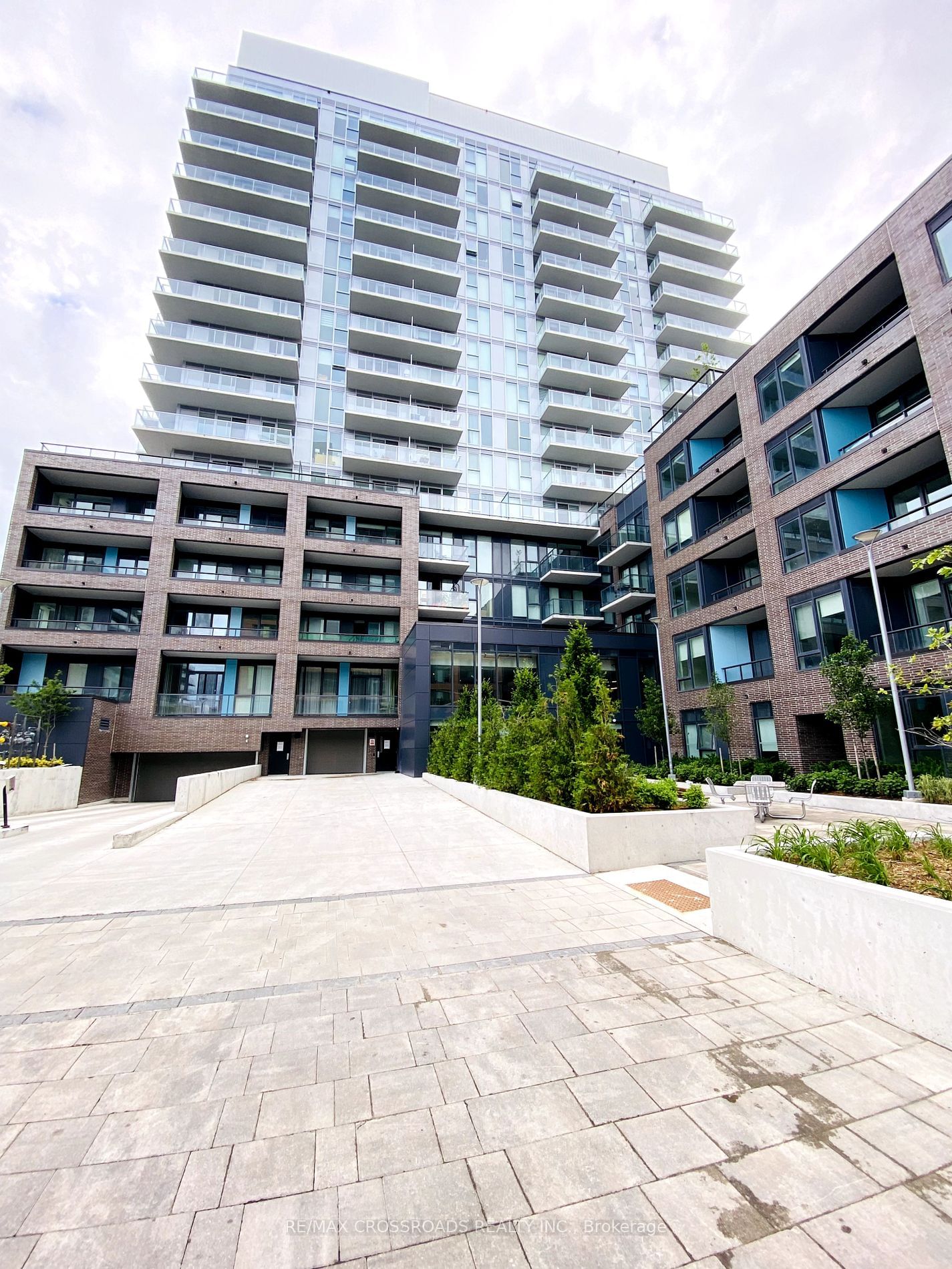 185 Deerfield Rd, unit 219 for sale - image #1