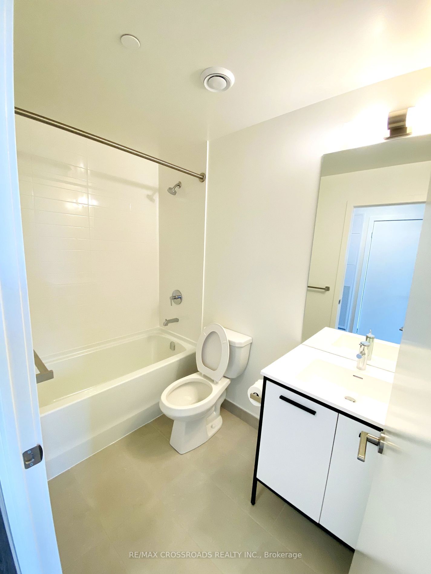 185 Deerfield Rd, unit 219 for sale - image #17