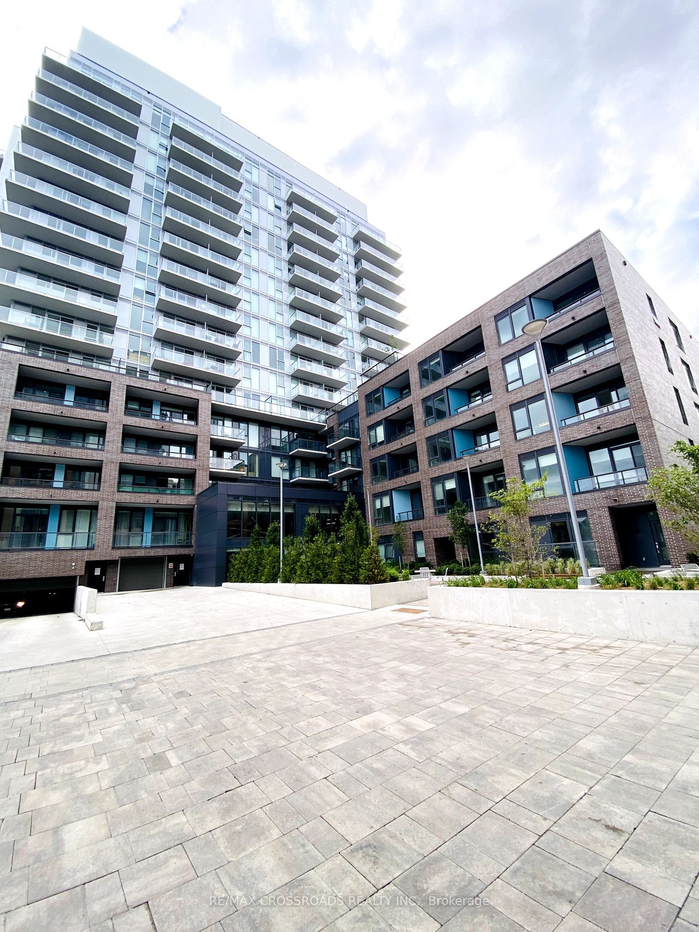 185 Deerfield Rd, unit 219 for sale - image #3