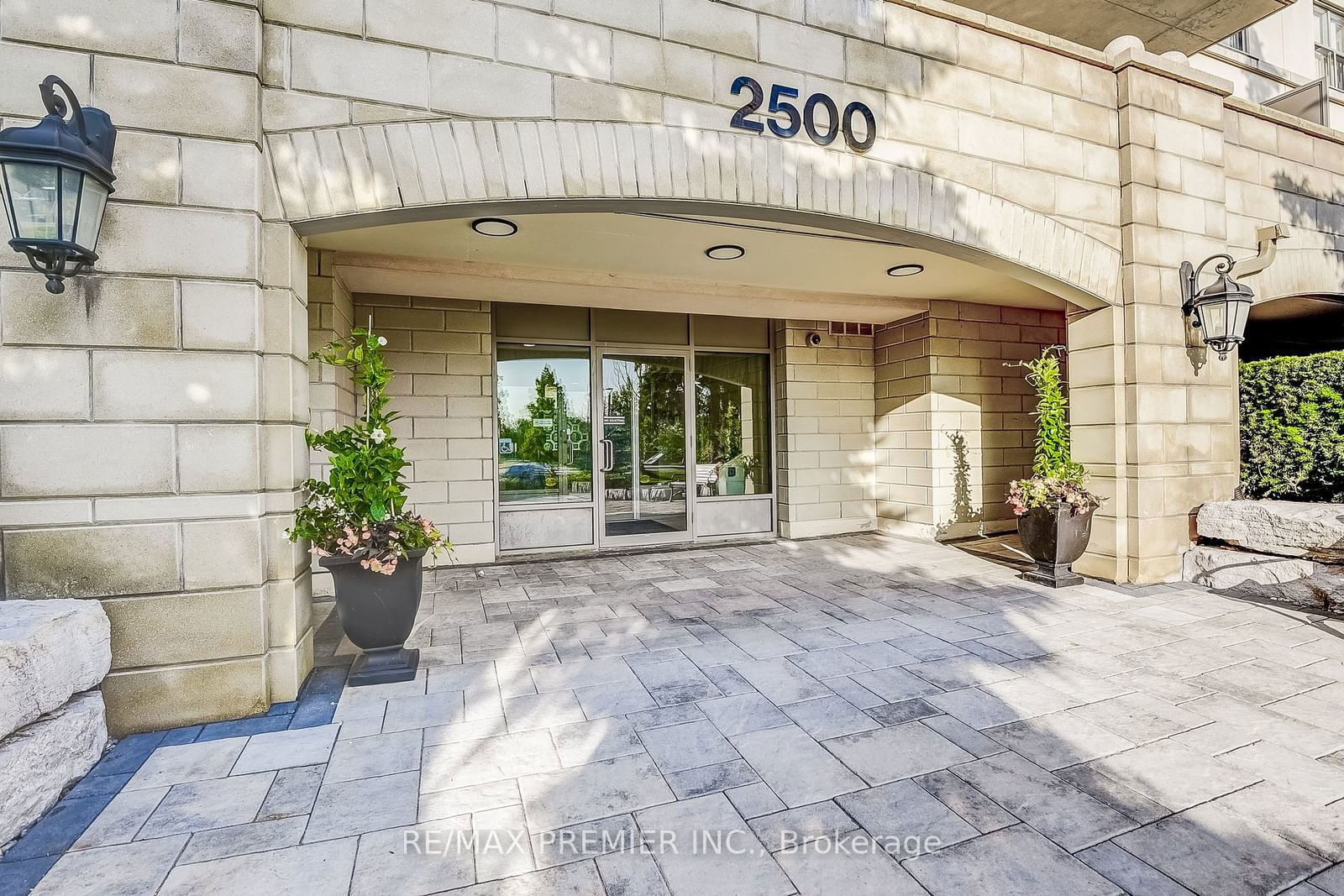 2500 Rutherford Rd, unit 315 for sale - image #2