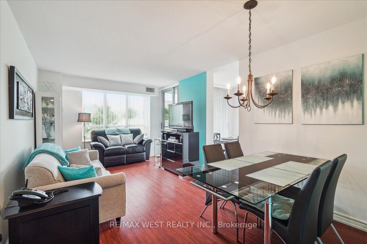 330 Red Maple Rd, unit 204 for sale - image #3