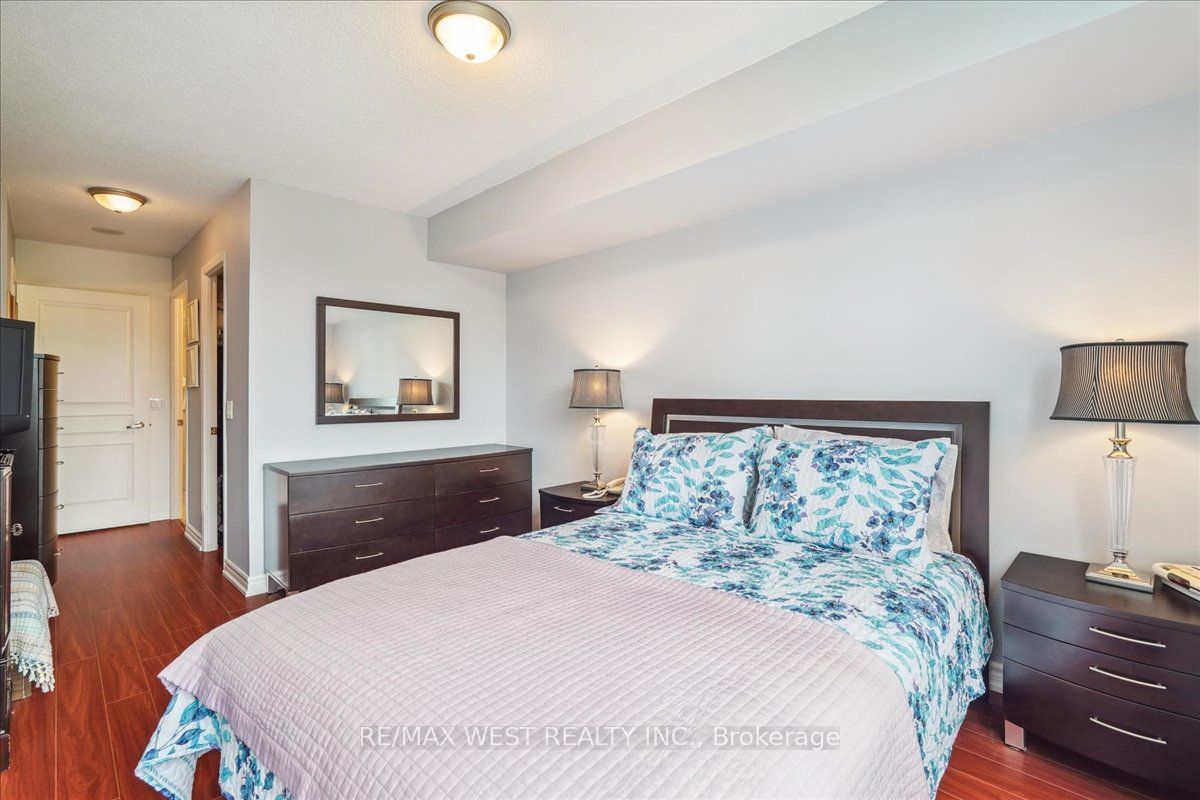 330 Red Maple Rd, unit 204 for sale - image #6