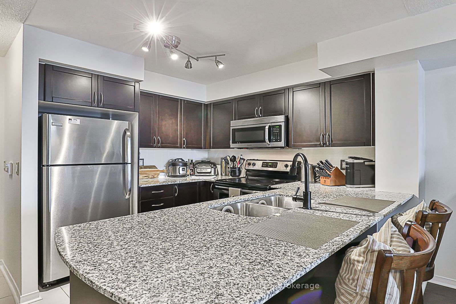 75 King William Cres, unit 409 for sale - image #15