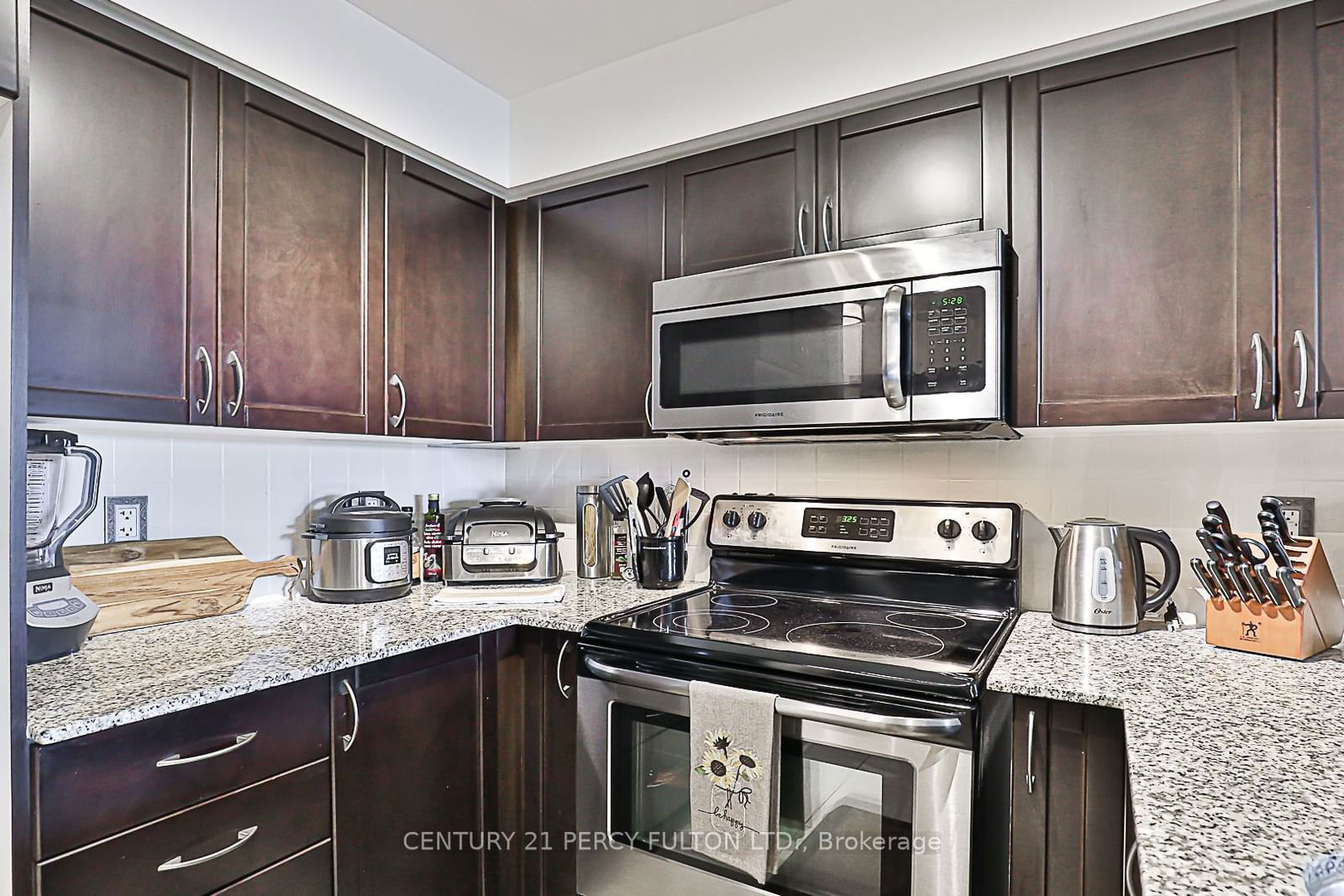 75 King William Cres, unit 409 for sale