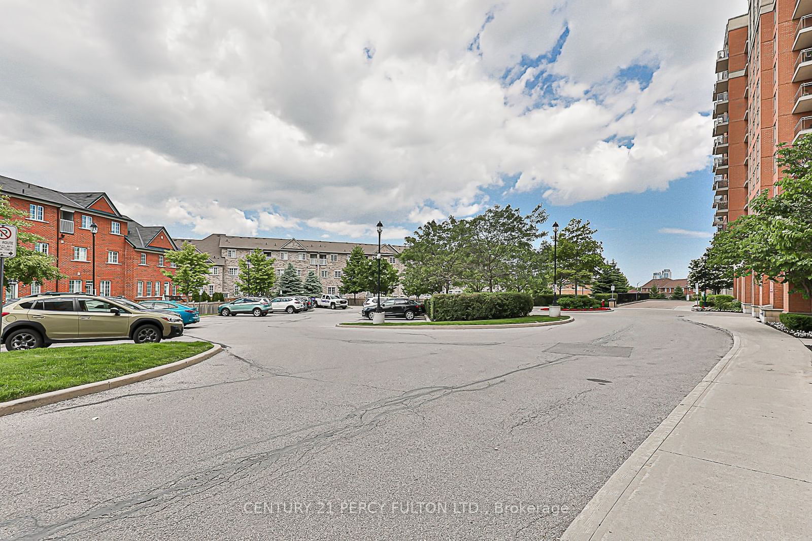 75 King William Cres, unit 409 for sale