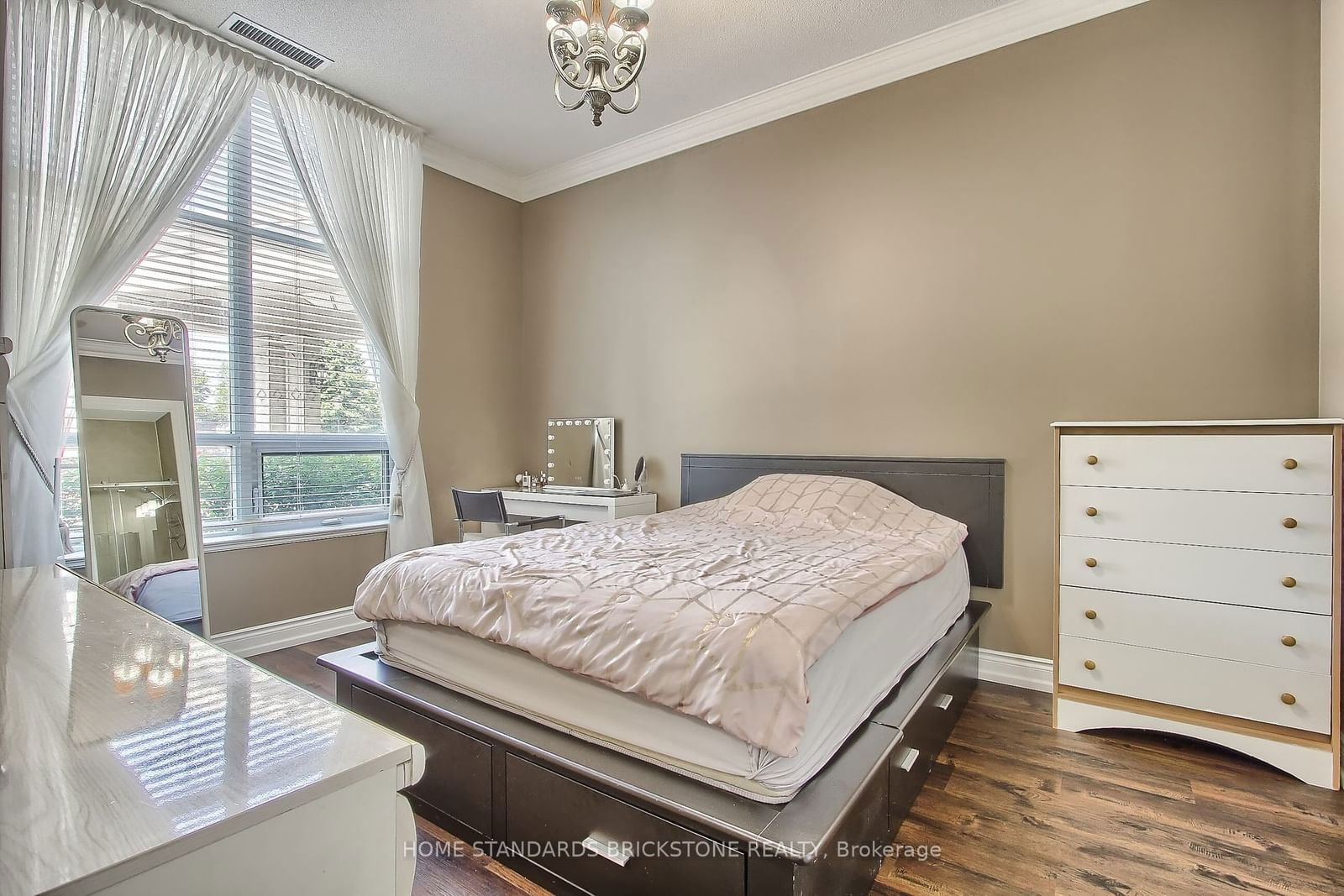 9225 Jane St, unit 115 for sale - image #12