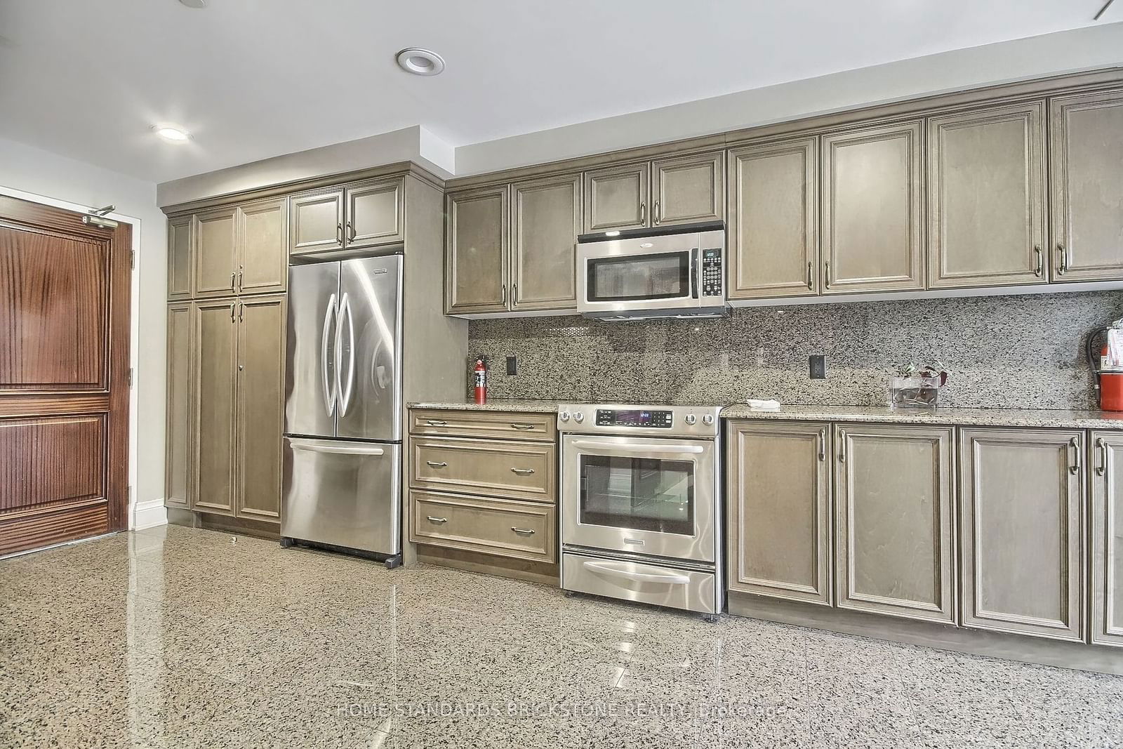 9225 Jane St, unit 115 for sale - image #31