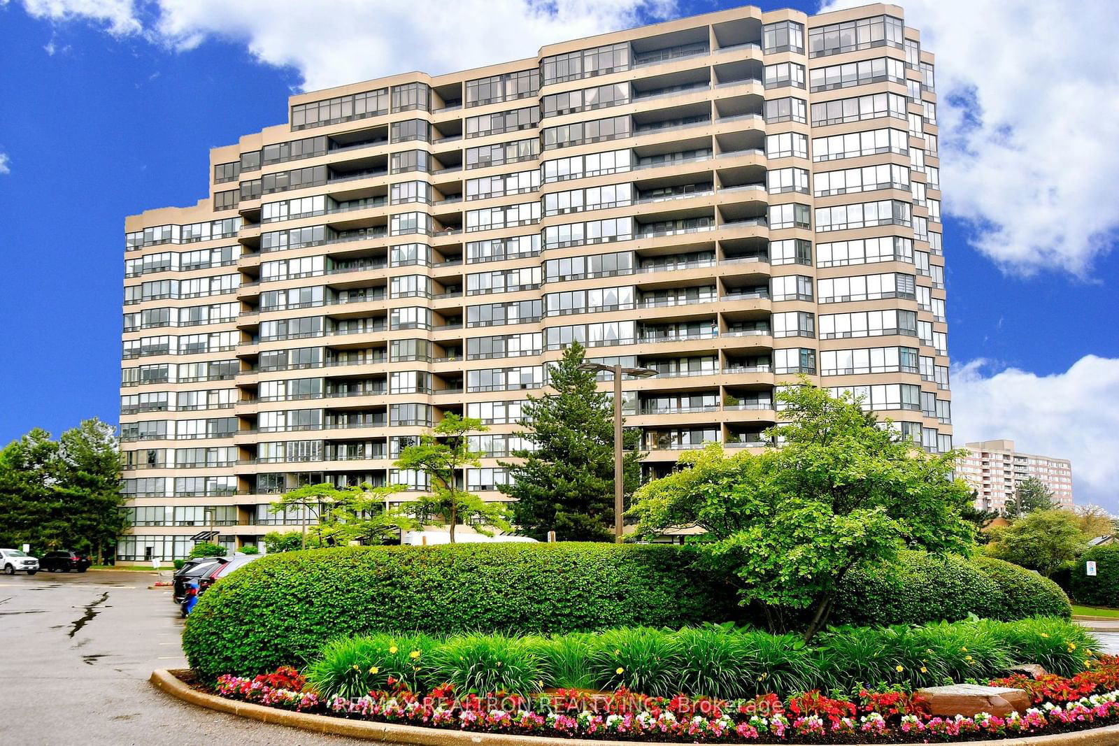 32 Clarissa Dr, unit 1524 for sale - image #1