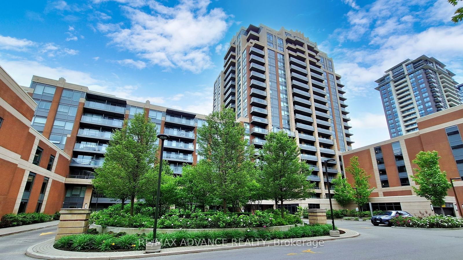 18 Uptown Dr E, unit 210 for sale - image #3