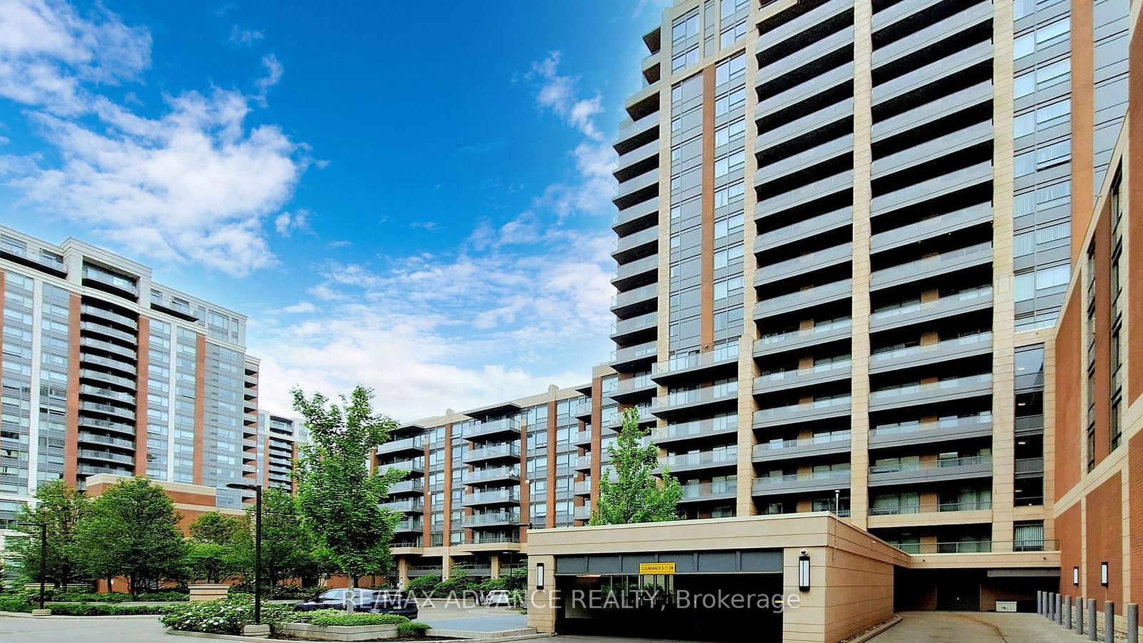 18 Uptown Dr E, unit 210 for sale - image #4