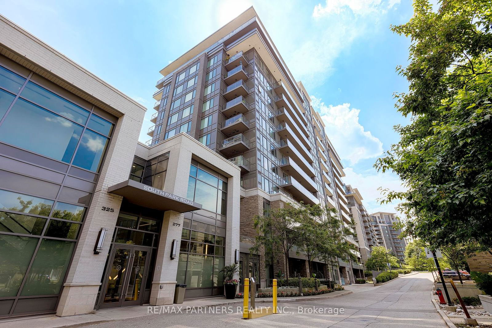 277 South Park Rd, unit 611 for sale - image #1