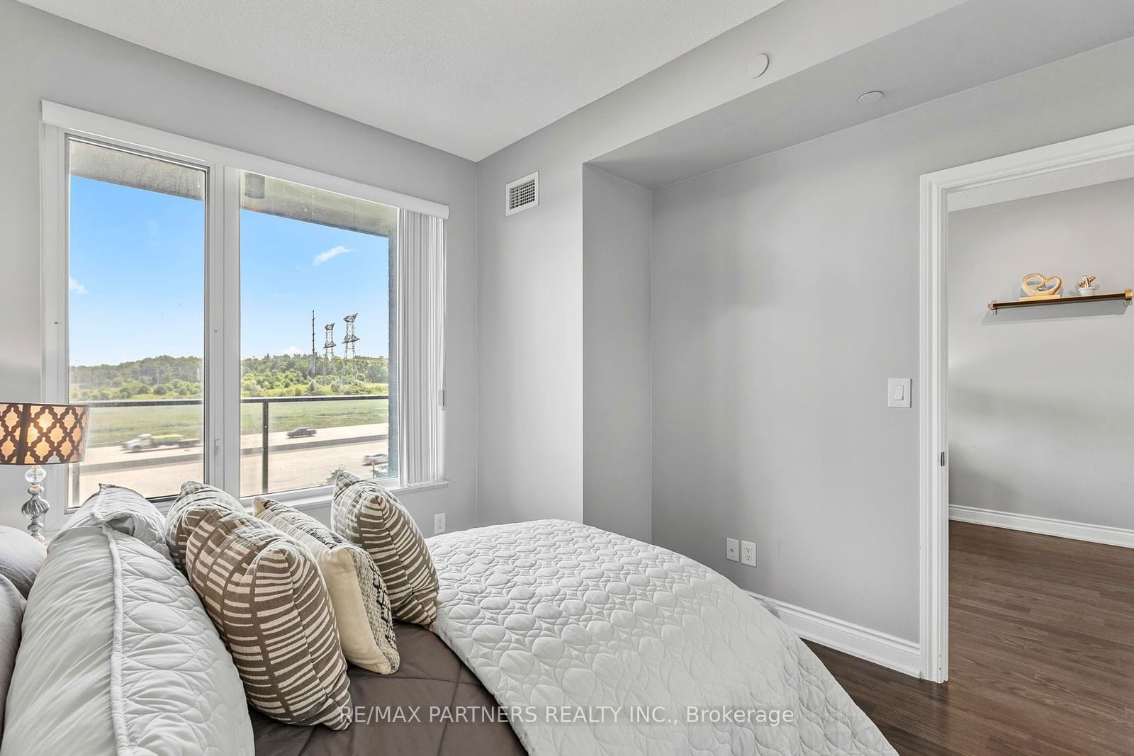 277 South Park Rd, unit 611 for sale - image #15