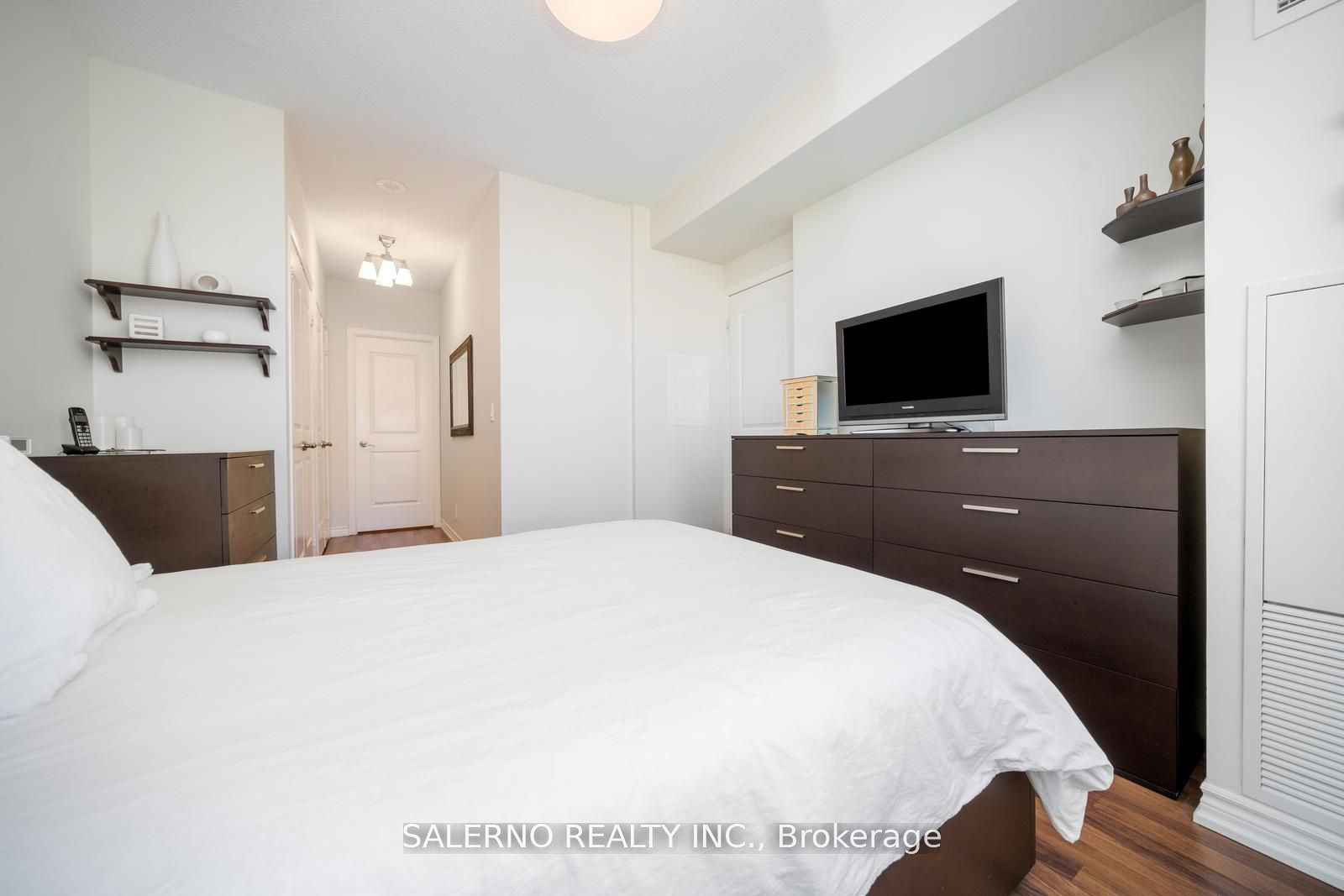 9225 Jane St, unit 1105 for sale