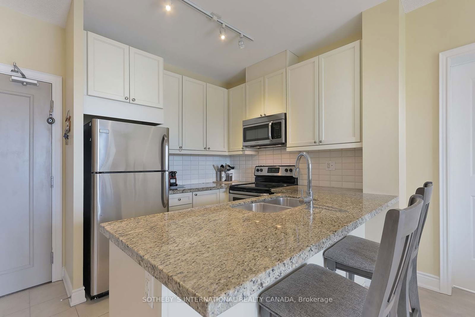 2396 Major Mackenzie Dr, unit 407 for sale - image #14