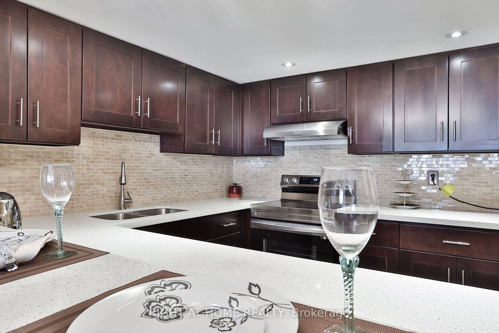 20 Baif Blvd, unit 1406 for sale - image #4