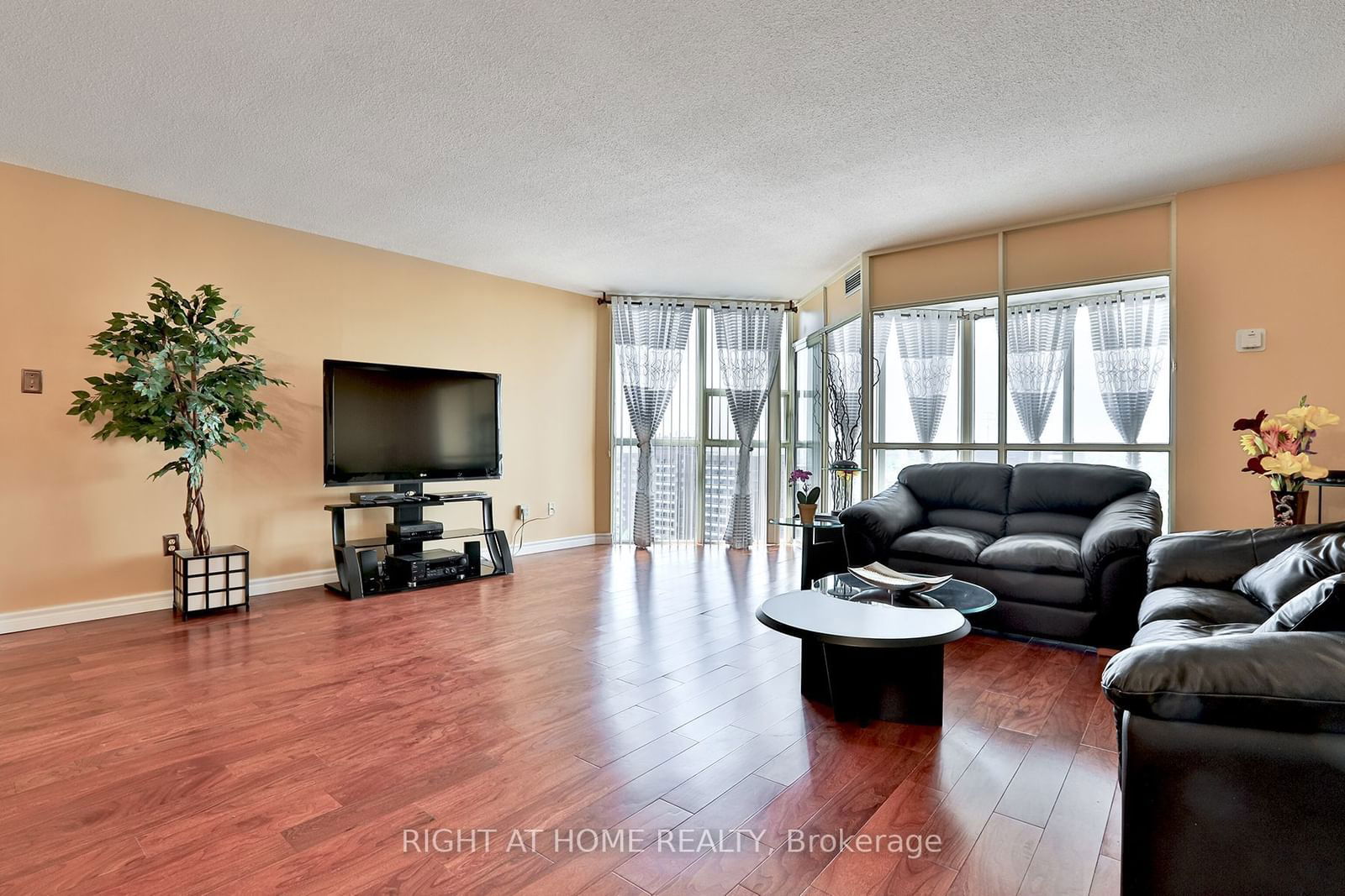 20 Baif Blvd, unit 1406 for sale