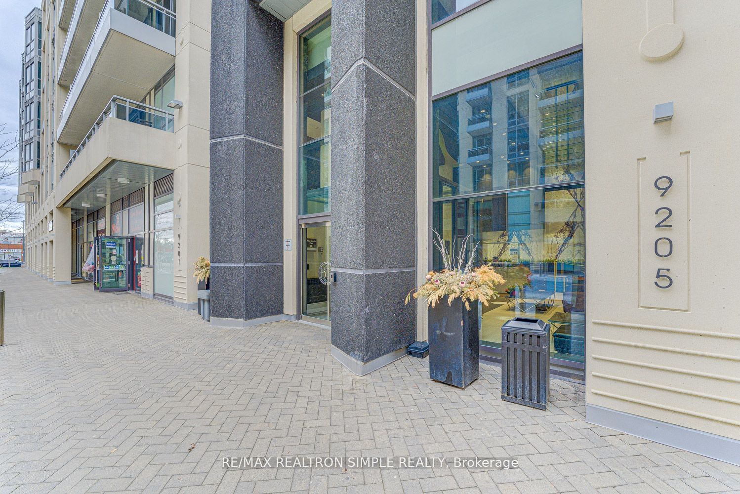 9205 Yonge St, unit 311 for sale - image #1