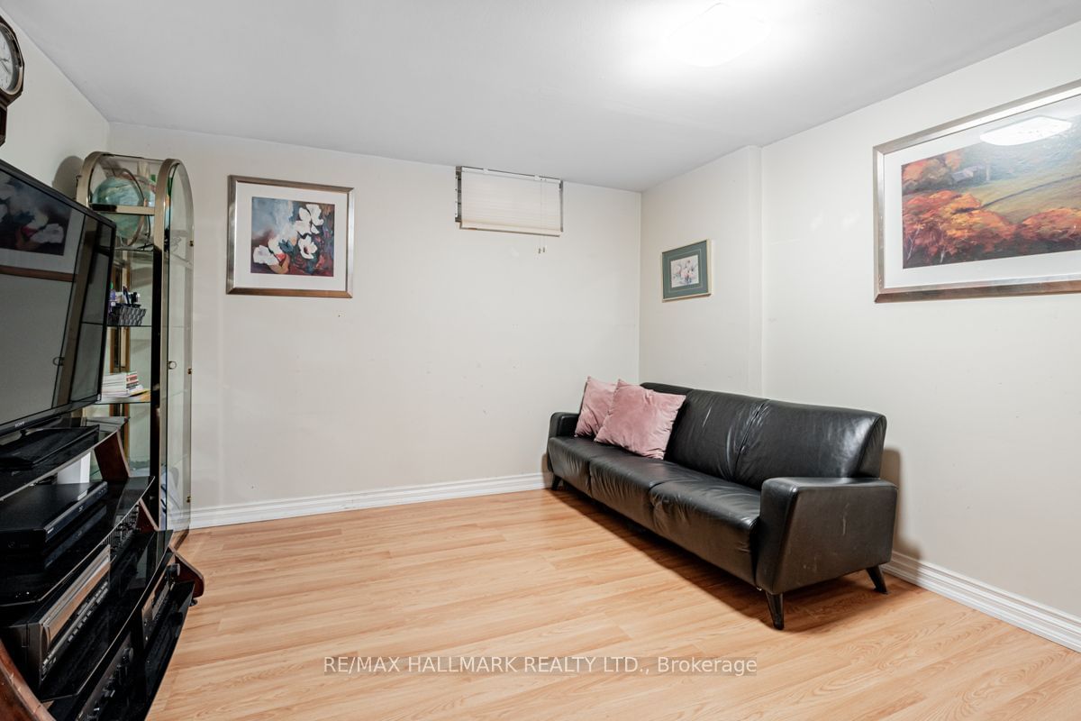 1660 John St, unit 4 for sale - image #25