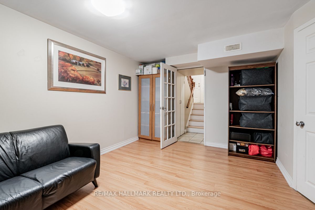 1660 John St, unit 4 for sale - image #27