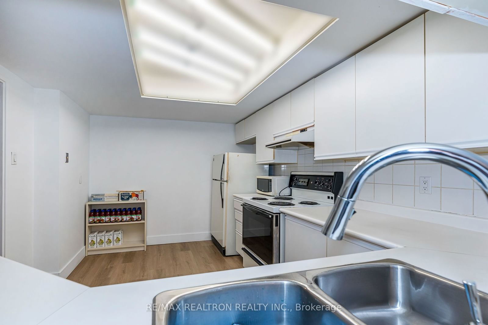 7825 Bayview Ave, unit 210 for sale - image #10