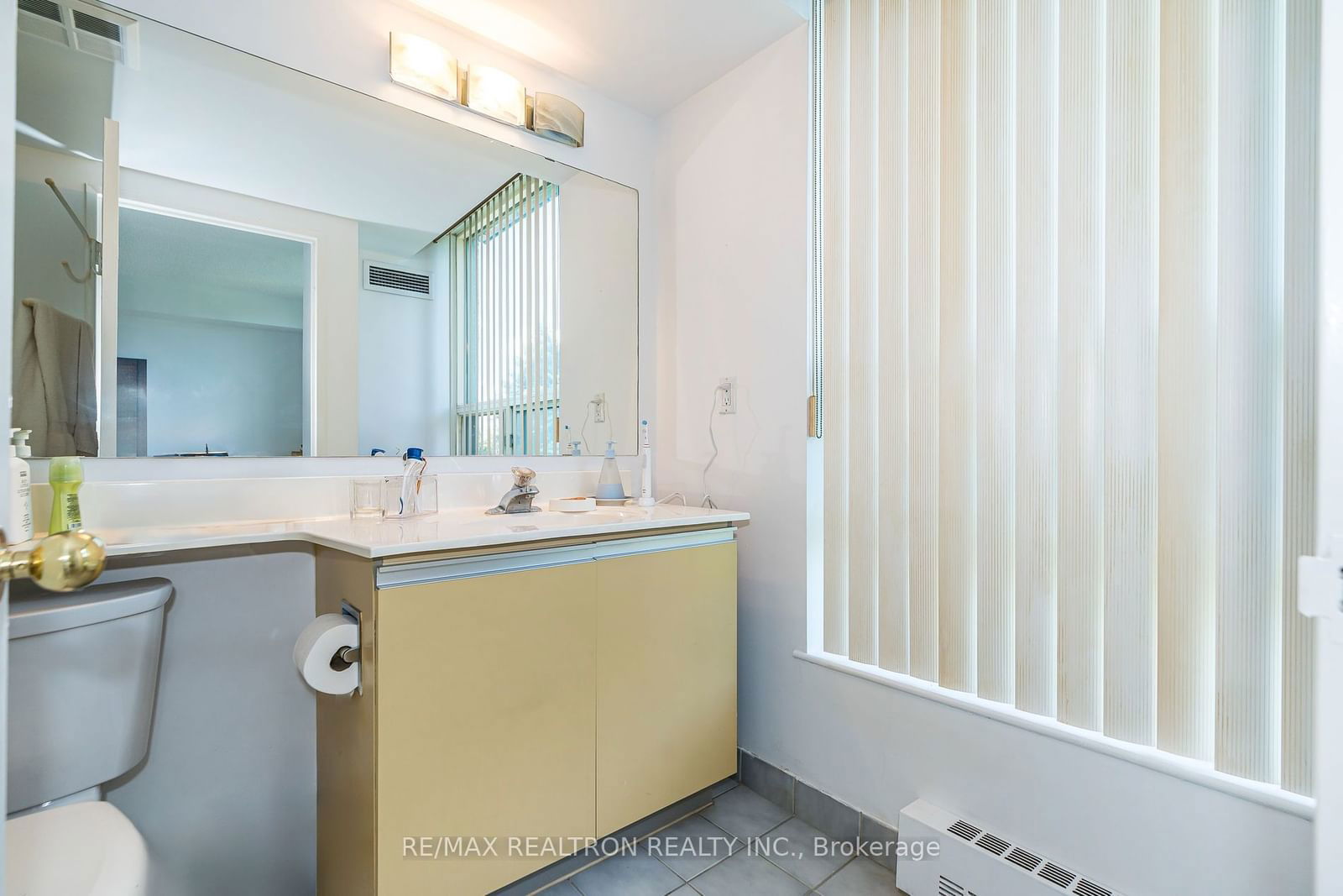 7825 Bayview Ave, unit 210 for sale - image #18