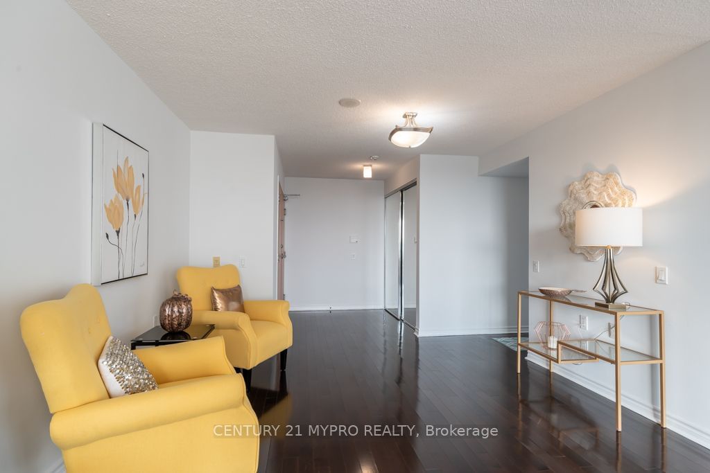 9017 Leslie St, unit 1019 for rent - image #4