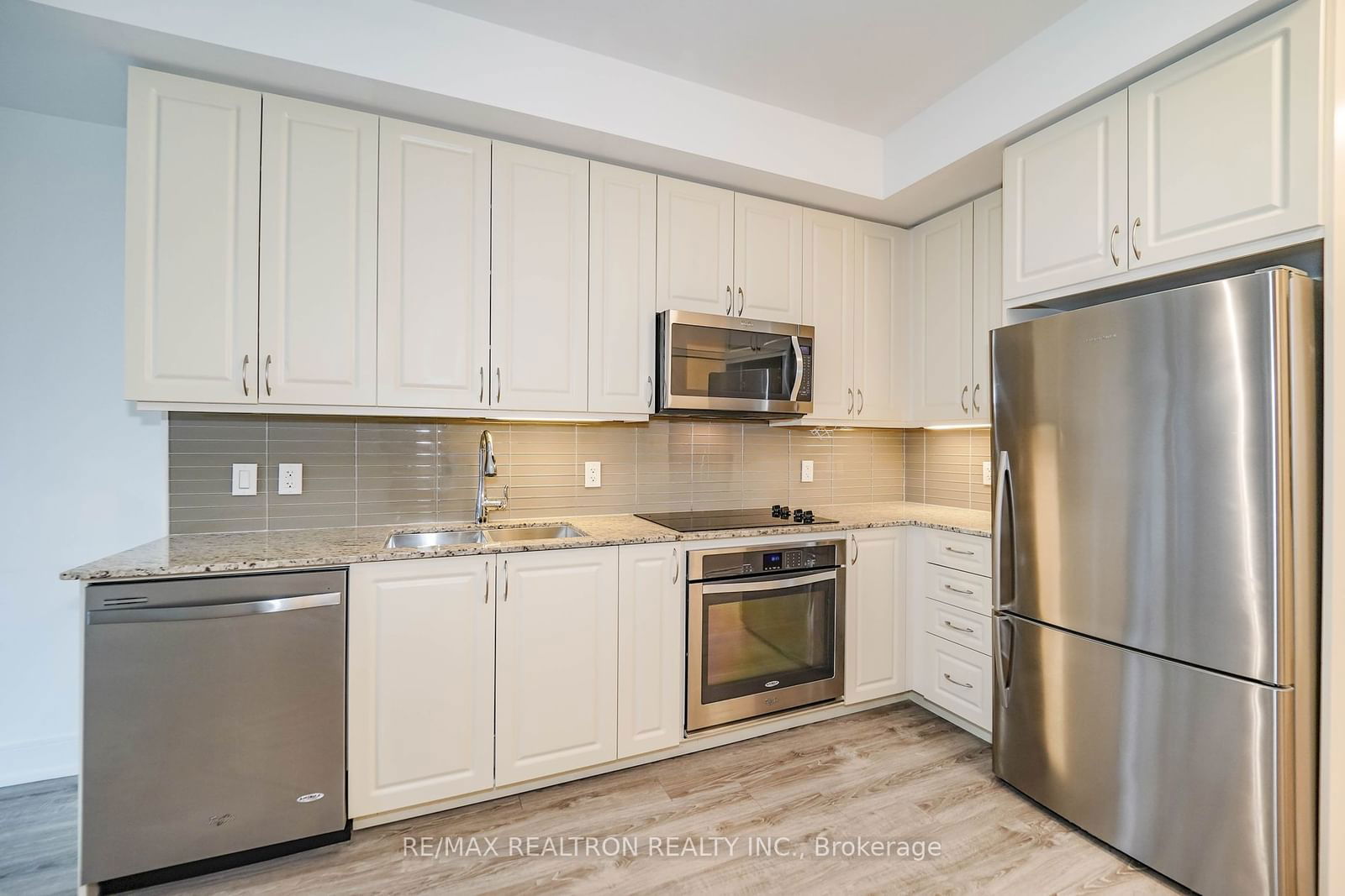 9600 Yonge St, unit 1109 for sale