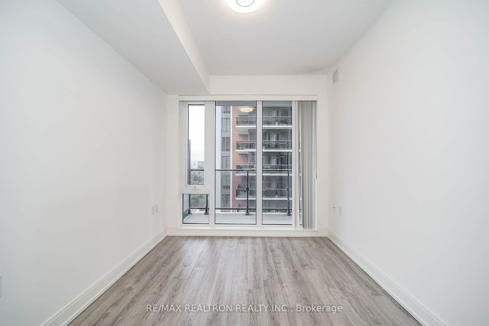 9600 Yonge St, unit 1109 for sale