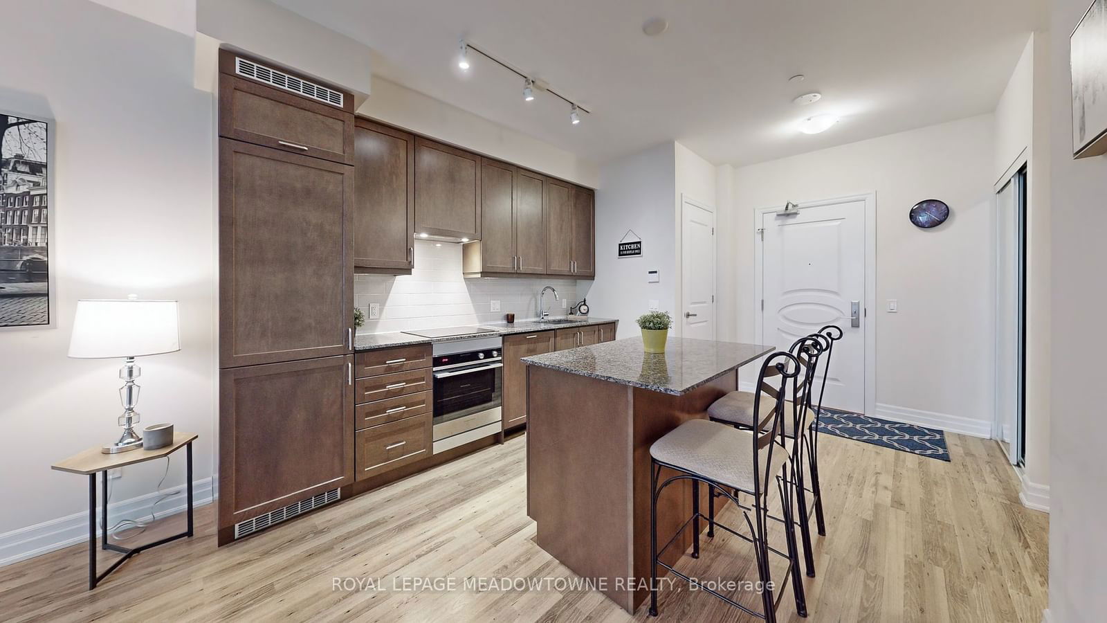 9085 Jane St, unit 208 for sale - image #11