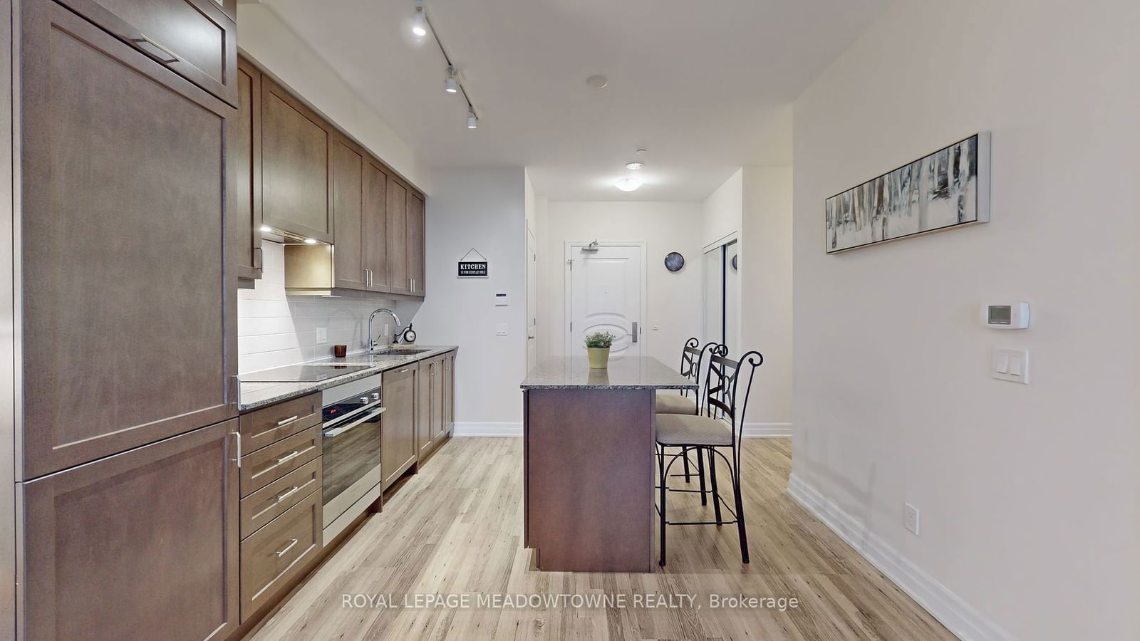 9085 Jane St, unit 208 for sale