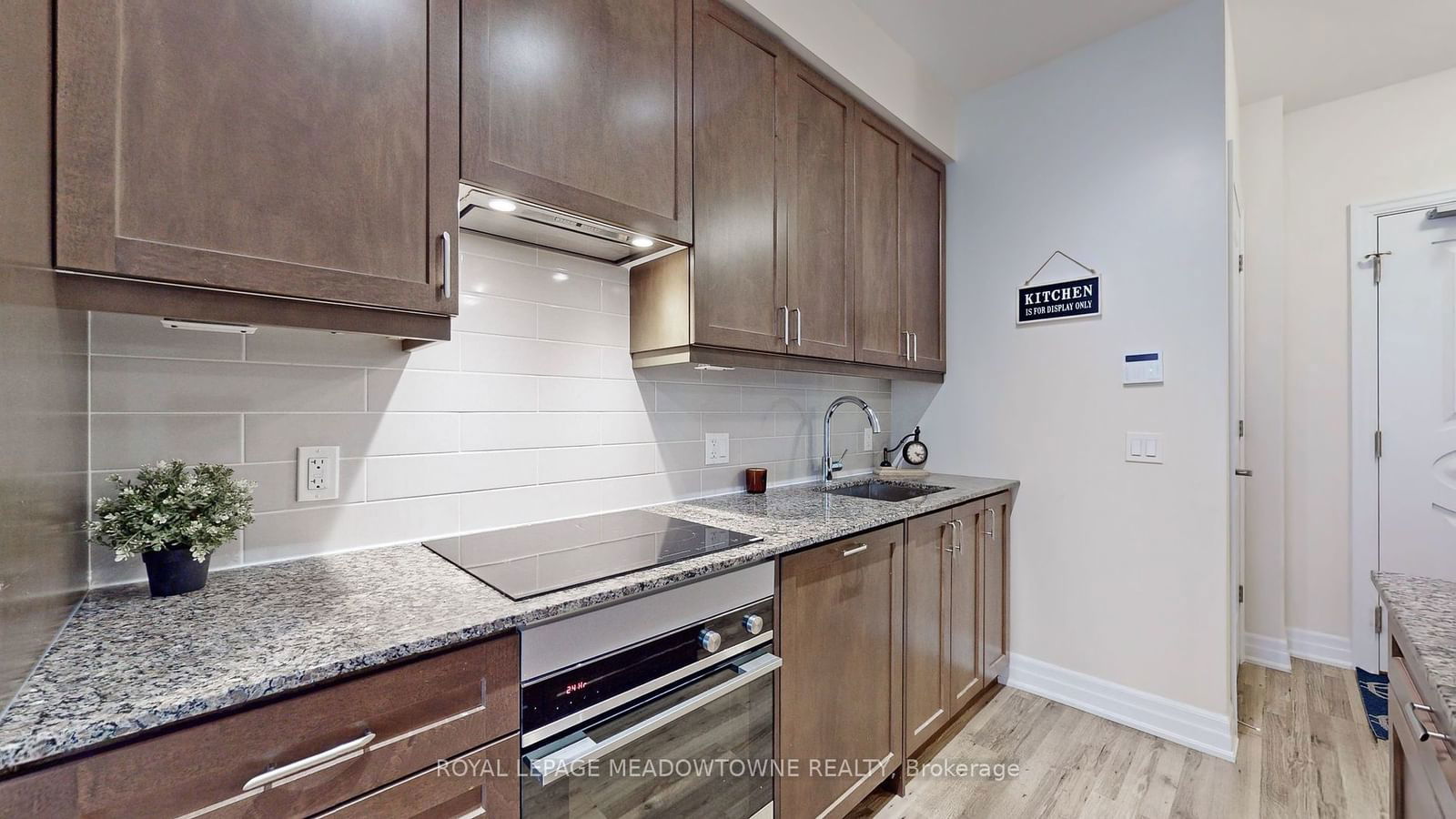 9085 Jane St, unit 208 for sale - image #16