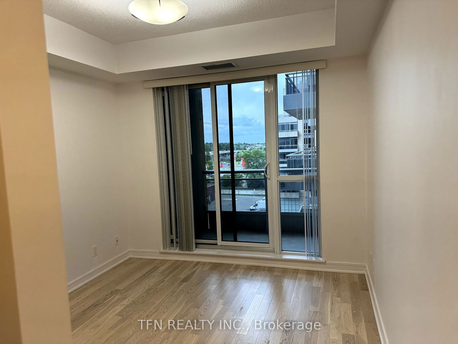 9201 Yonge St, unit 518 for sale